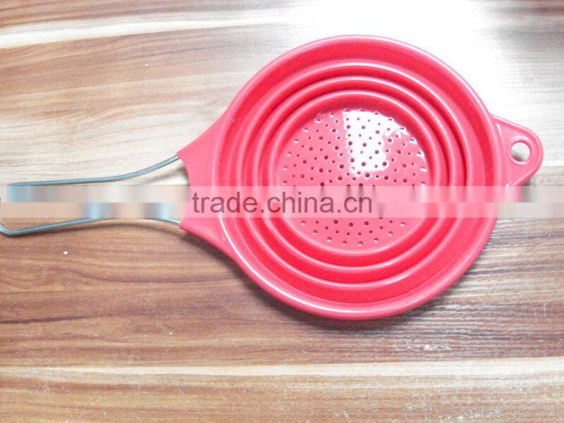 PDF folding stainless steel handle silicone strainer