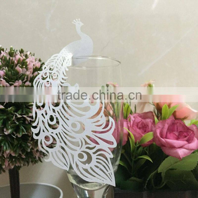 2016 New Design Elegant White Peacock Laser Cut Place Cards for Wine Glasses