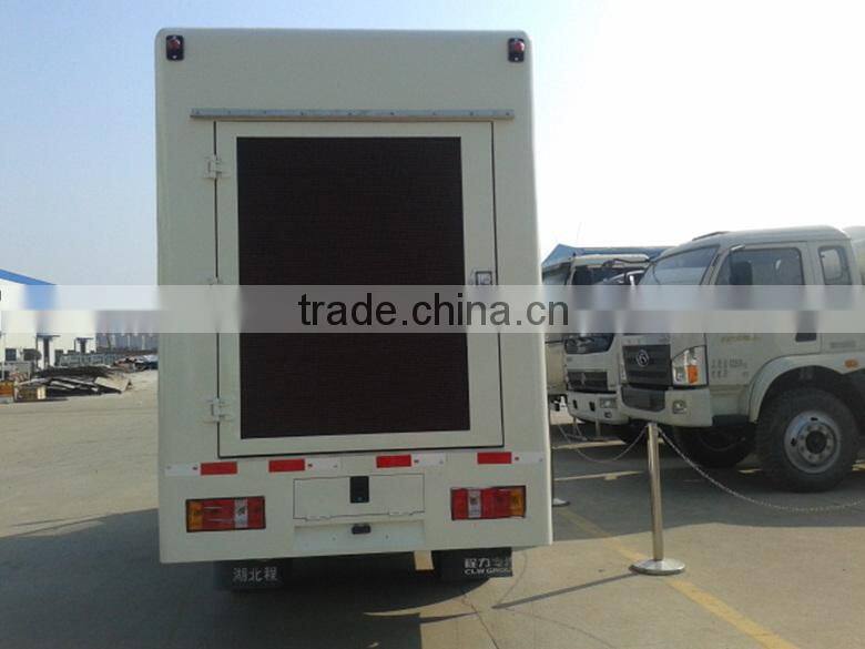 2015 Low Price Dongfeng Euro IV full color p10 mobile advertising trucks for sale in Lebanon