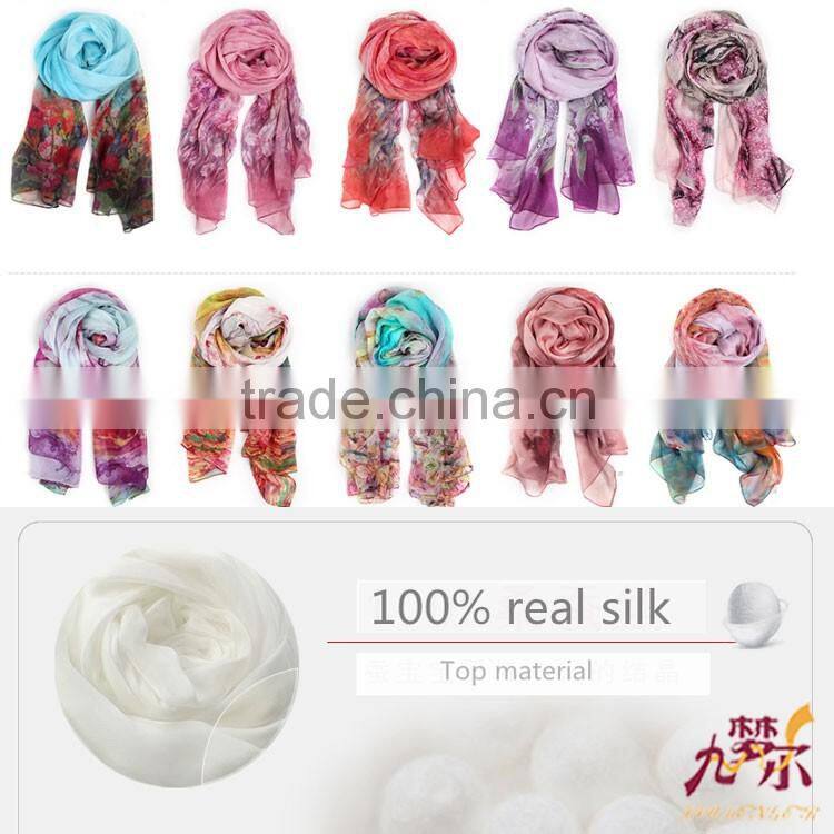 Beautiful and comfortable square head silk scarf