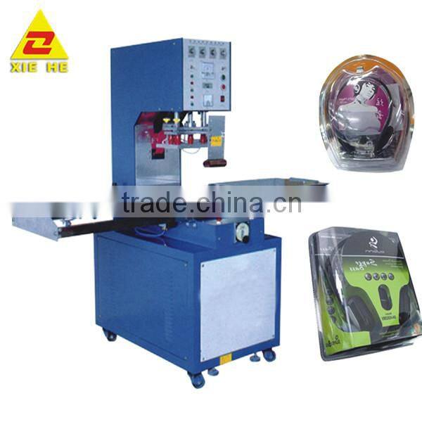 Automatic blister packaging machine for exporting