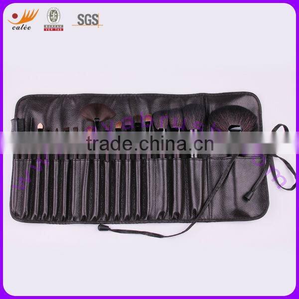 18 Piece Makeup Brush Set and Case