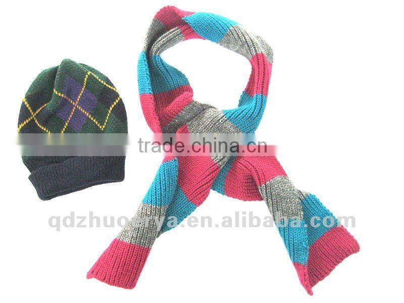 Scarves made of colorful woolen yarn