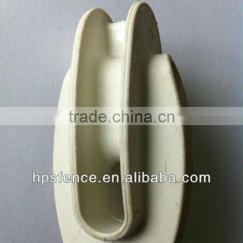 Electric fence bull nose insulator forhigh tensile fencing wires
