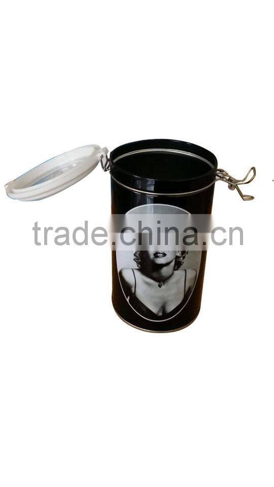 Dog food tin can with buckle