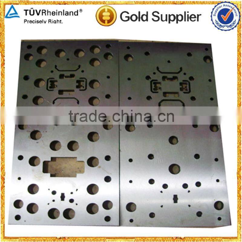 Metal logo mark for handbags