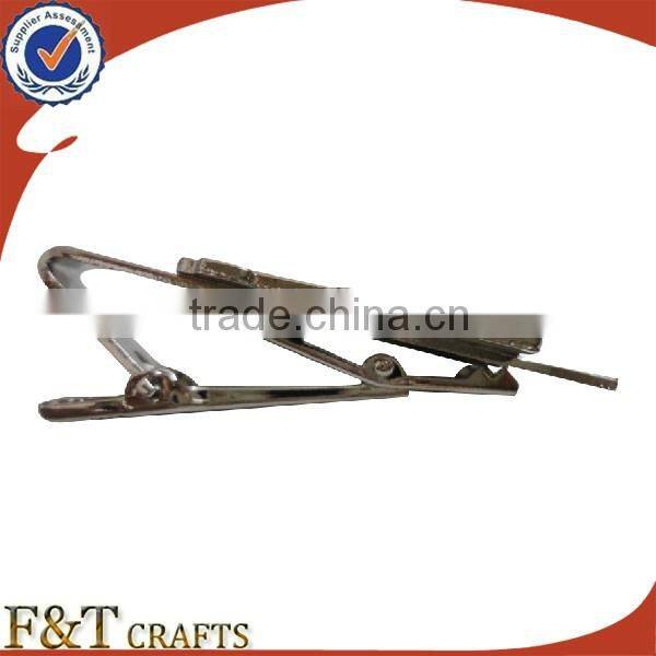 Fashion hot sales bus shape tie bar for construction to own your desgin