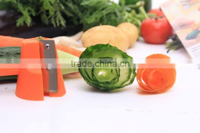 tri-blade plastic spiral vegetable slicer/plastic carrot peeler/slicer
