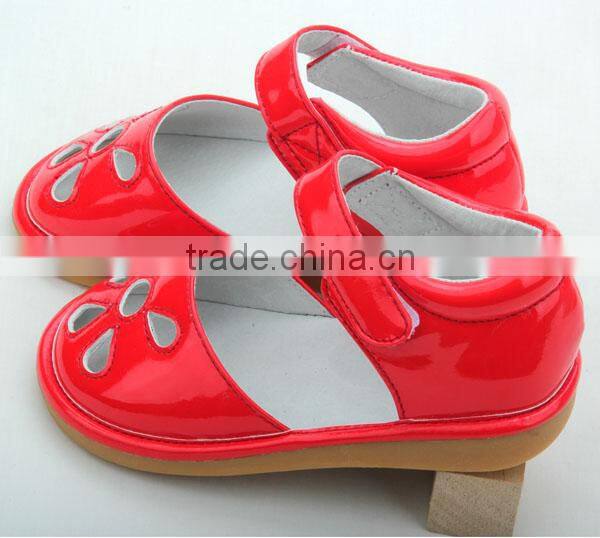 Good quality cheap fashion squeaky shoes kids sandals china