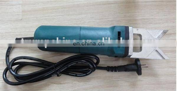 Manual portable corner cleaning tools for PVC weld beading