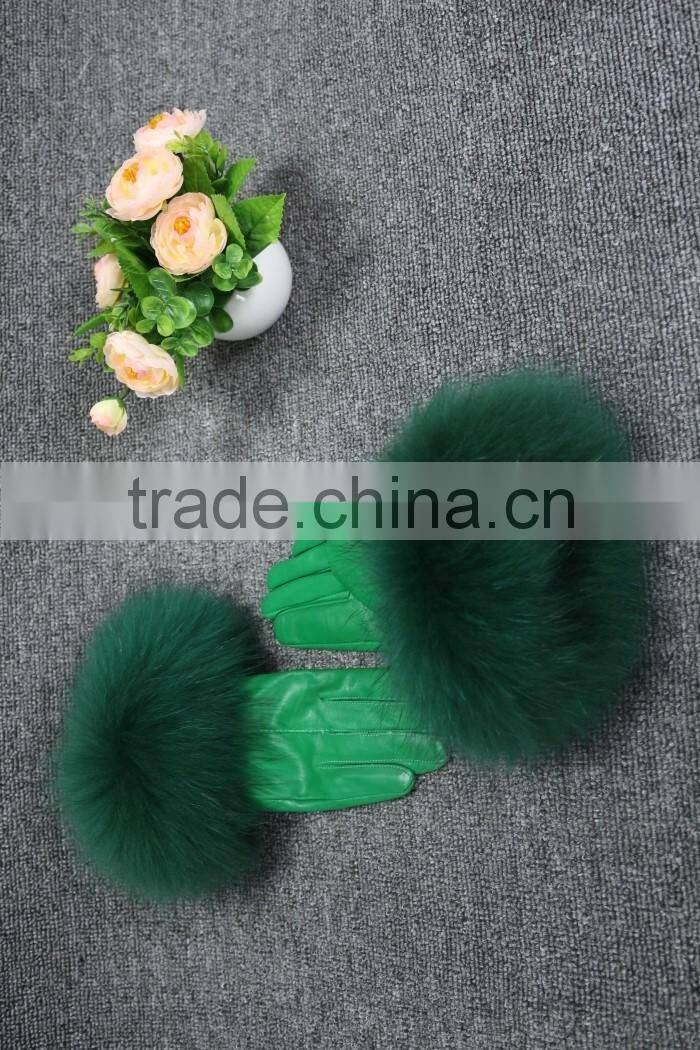 The fox fur Sheepskin gloves. Women's black gloves Outdoor sports