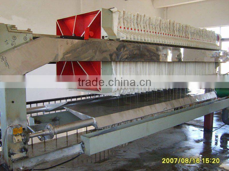 Pressure holding hydraulic filter press, membrane filter press with lower moisture