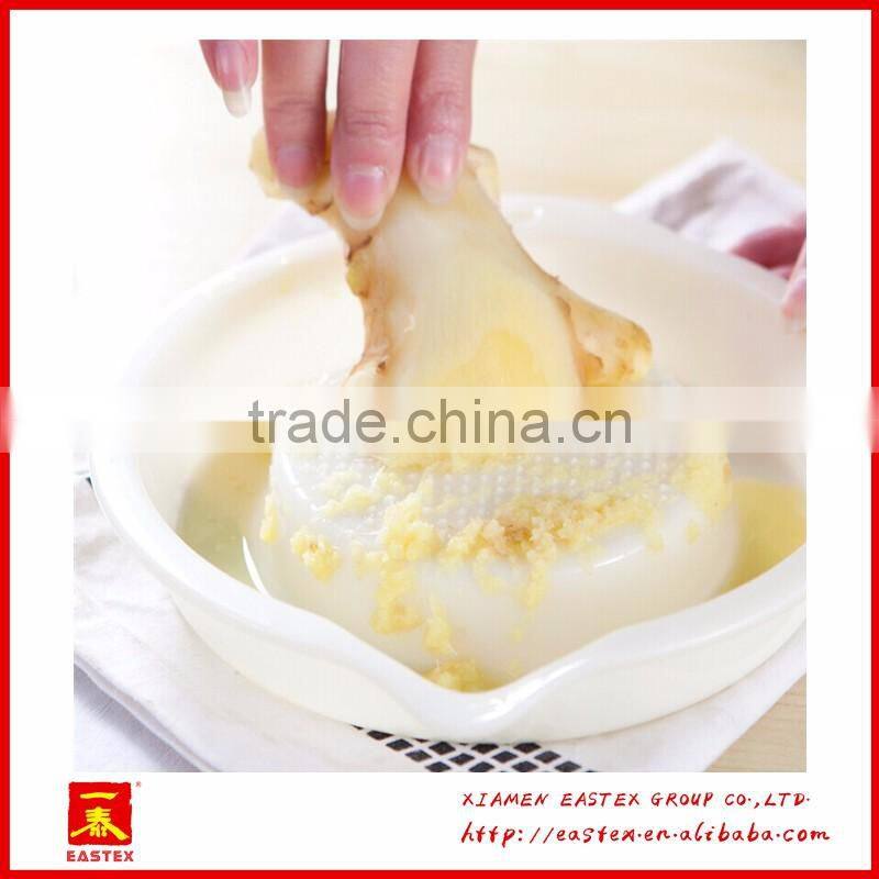 Multipurpose manual grinder for kitchen use