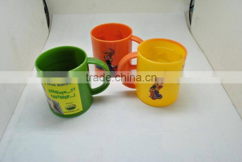 kids use food grade plastic mugs with handles for promotional