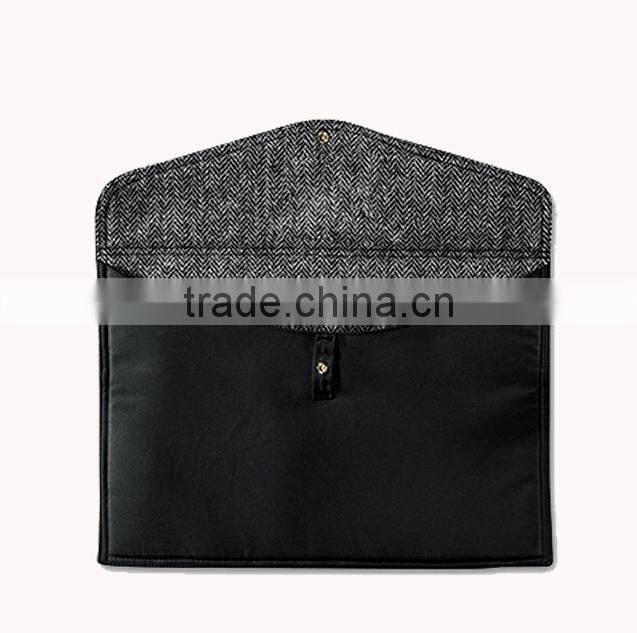 Secure snap opening water-resistant Shelter Cloth laptop bag with Interior brushed moleskin