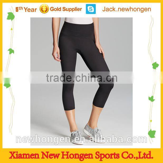 Women black color cropped compression pants