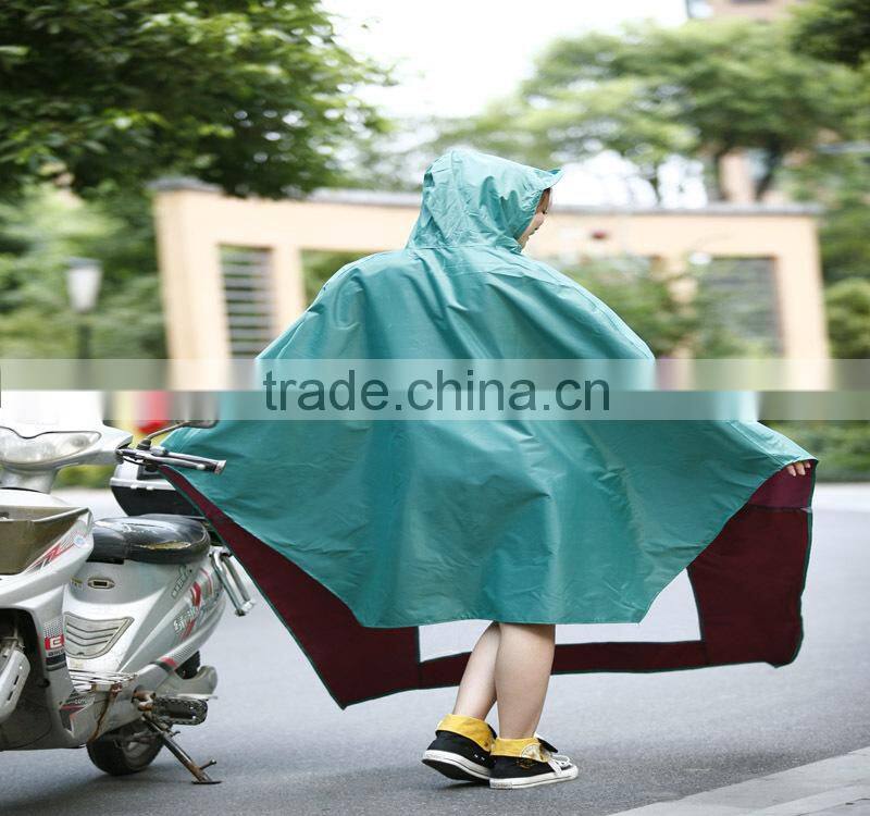 Durable oxford fabric material long hooded raincoat for men