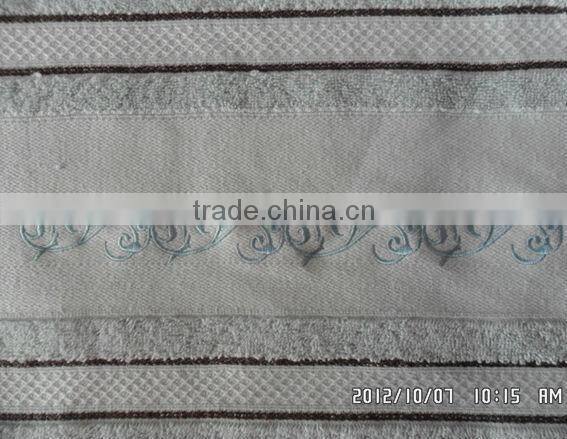Cotton plain bath towel with embd