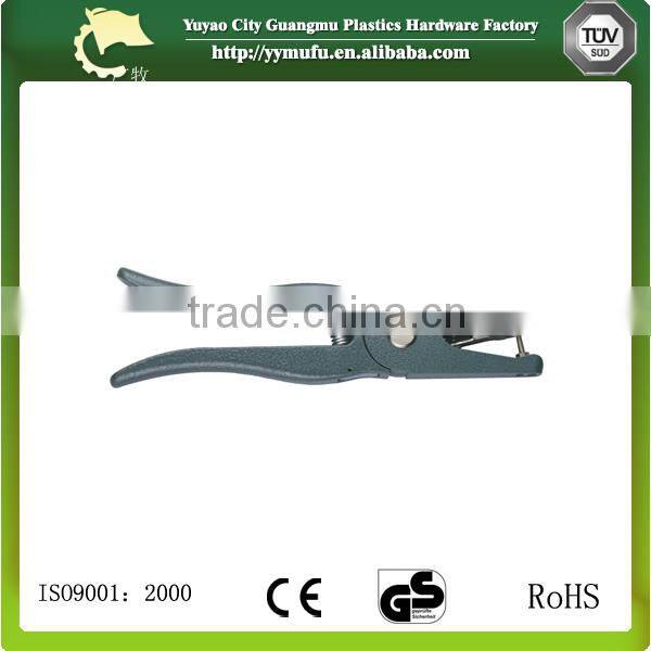 Castrator ring applicator can help the animals rapidly hemostasis for livestock
