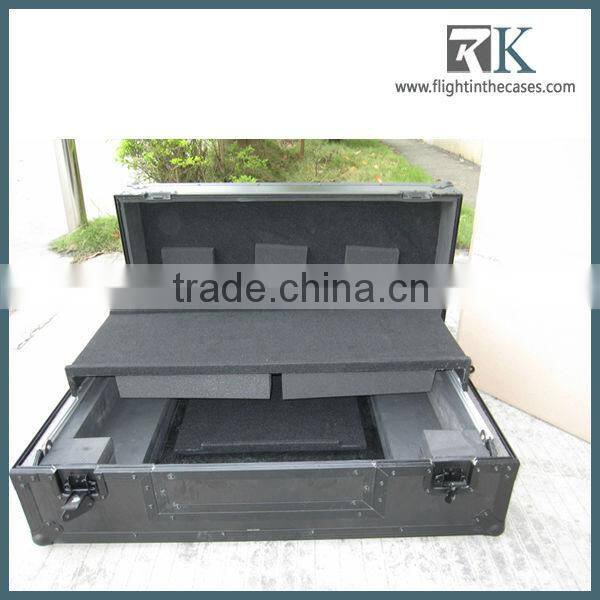 DJ mixer case for dj in a practical set with dynamic microphone in China factory