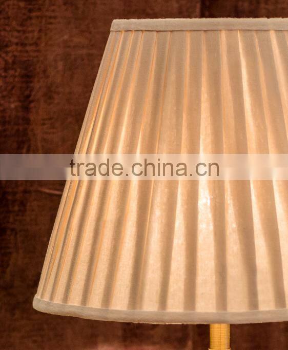 Clear crystal body golden metal bottom concise design table lamp