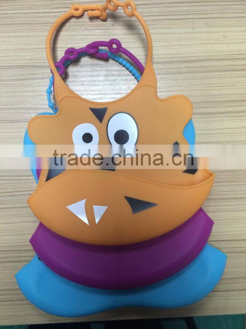 2015 The fashion trend and baby cartoon quirky silicone slobber pocket