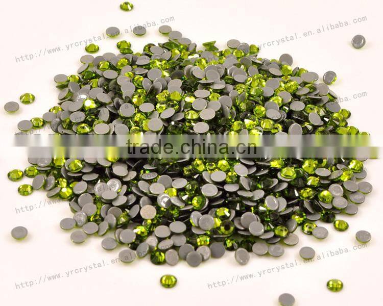 Round shape peridot color with silver foiling crystal flat back hot fix