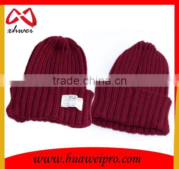 Custom plain beanie cheap knitted beanie black and white letters