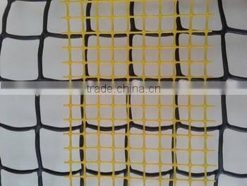 Disposable plastic cargo containment net