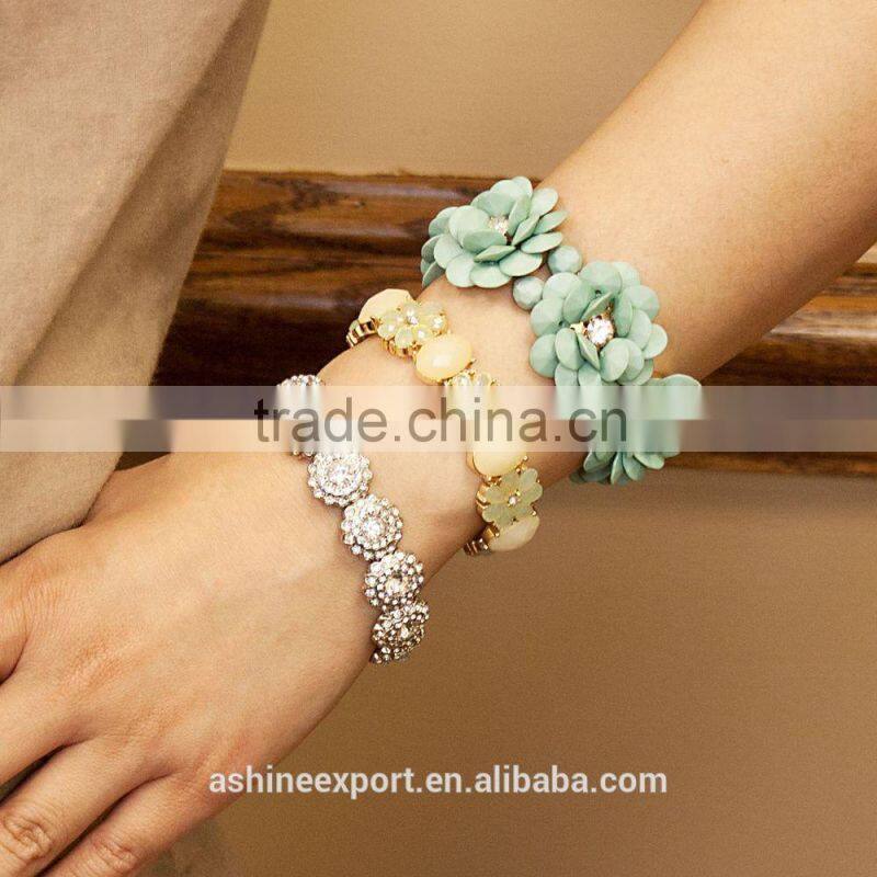 Simple Fashion Chunky lovely gold alloy resin and crystal big flower bracelet Elastic cord rope chain bracelet--2 colors