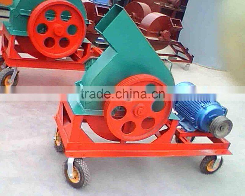 Industrial wood log/branch chipper machine