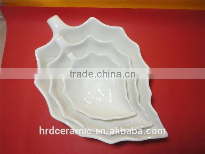 High quality wholesale leaf shape Ceramic Main Course Dishes
