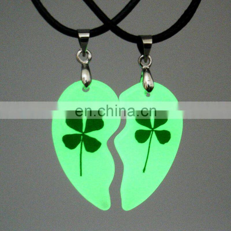 Clover Luminous Couple Necklace 2pcs Heart Shape Pendant Necklace Glowing In The Dark Lovers Jewelry Rope Long Necklace