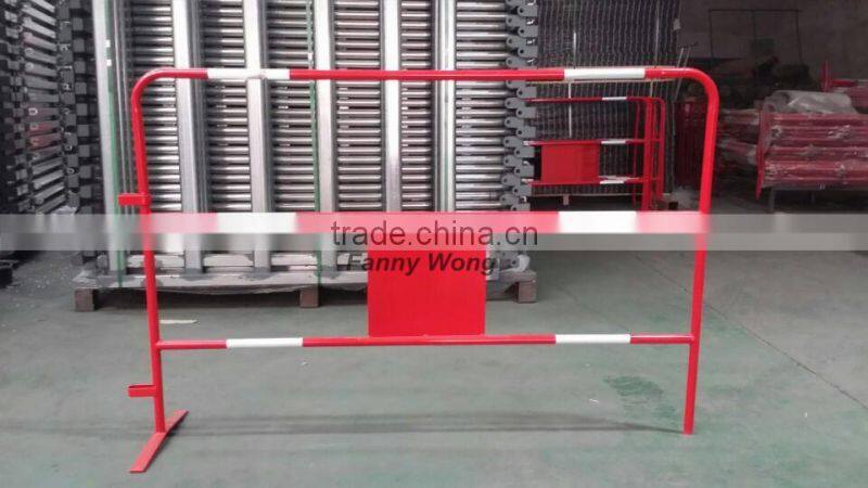 red powder coating crowd control barriers temporary fence with reflactive stripes for france market