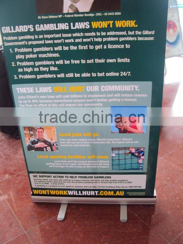 Economic retractable standing roll up banner stand
