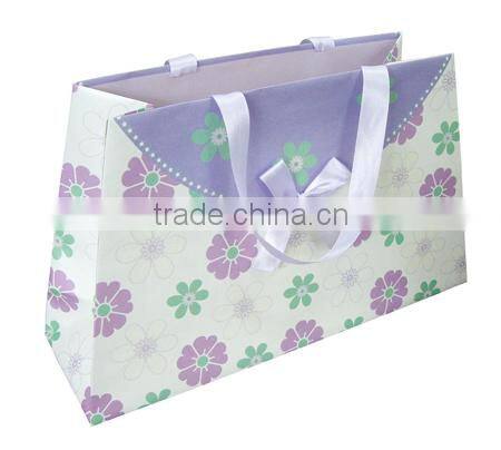 Beauty paper gift bag with polyester rope, pink print and nice design,OEM orders are welcome