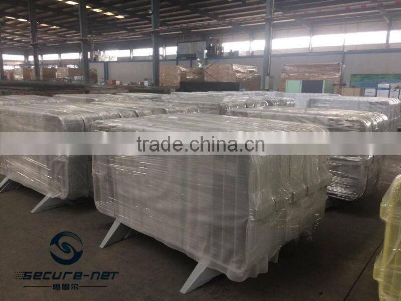 reinforcing temporary steel fence crowd control barrier system