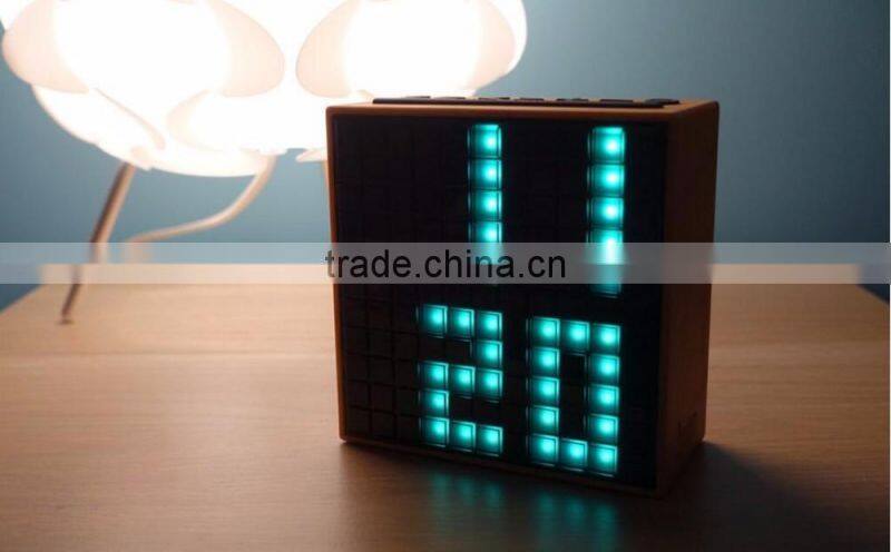 Smart Mobile Phone Control Bluetooth Flashing Speaker, Portable Table Decorative Magic Bluetooth Speaker With FM Radio For Sale