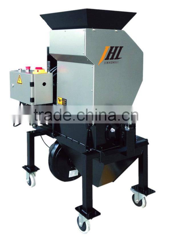 Low speed online recycling plastic granulator