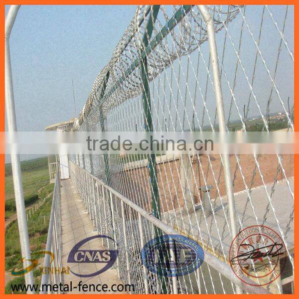 China manufacture galvanized wholesale razor barbed wire fence/razor wire