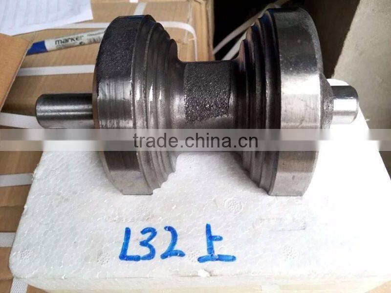 Agricultural traactor engine upper and lower balancing shaft