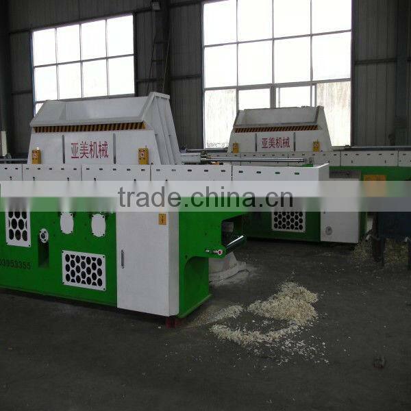 Automatic wood shaving machine