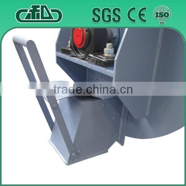 Animal or poultry feed blenders and mixers