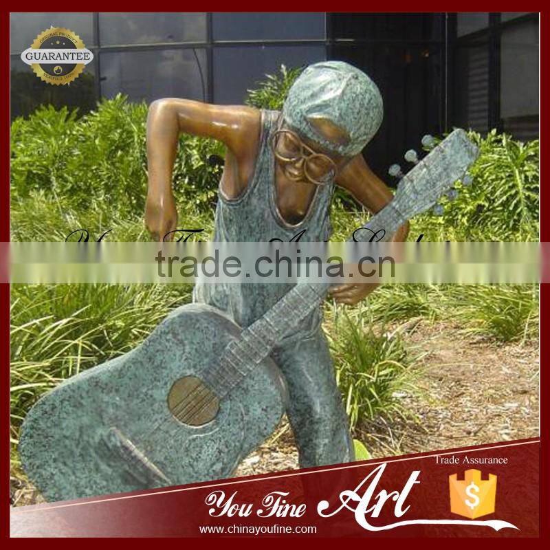 Garden Decorate Bronze Little Boy Play Guitar Sculpture