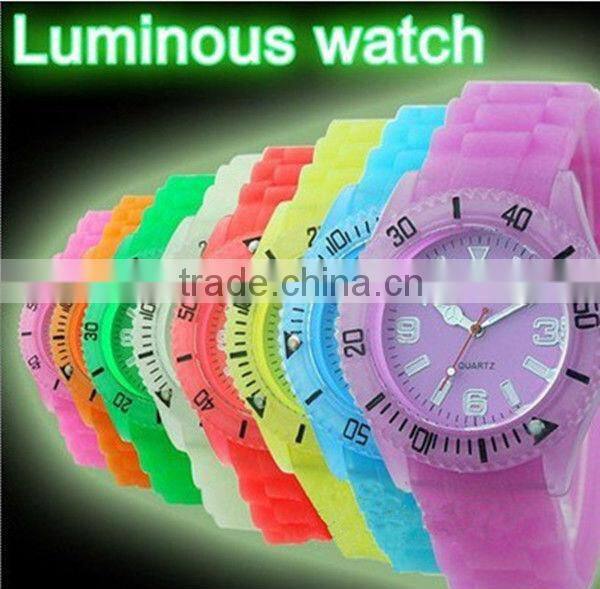 China sell 15 colors silicone nurse watch