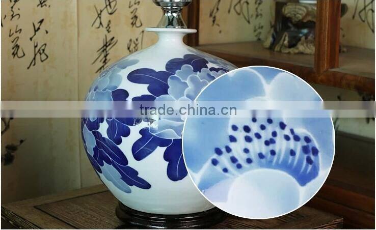 Blue and white ceramic vase pony flower painting chinese bedside table lamps