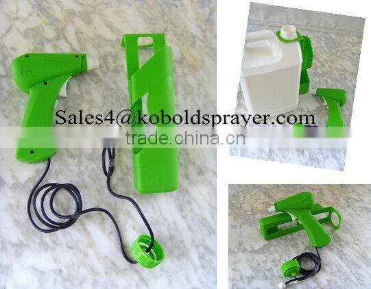 Automatic misting battery powered hand sprayer
