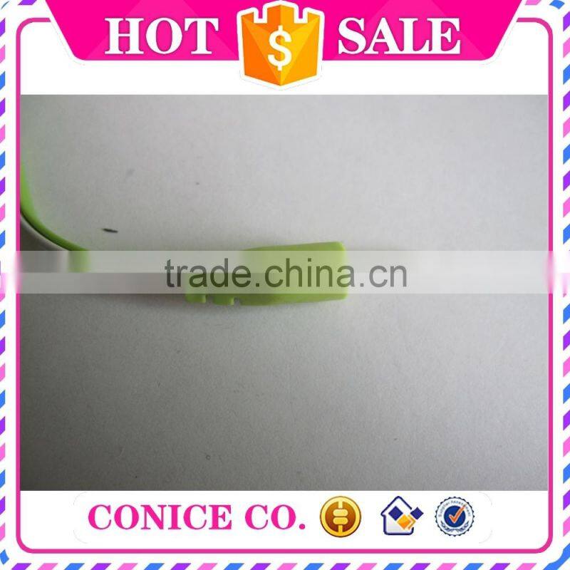 cheap promotion green and white colorful silicone micro earphone with rubber cover