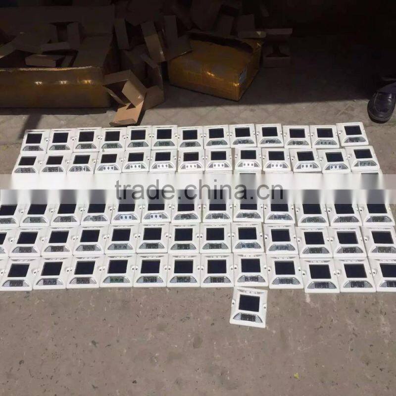 Solar cat eye reflective solar road stud