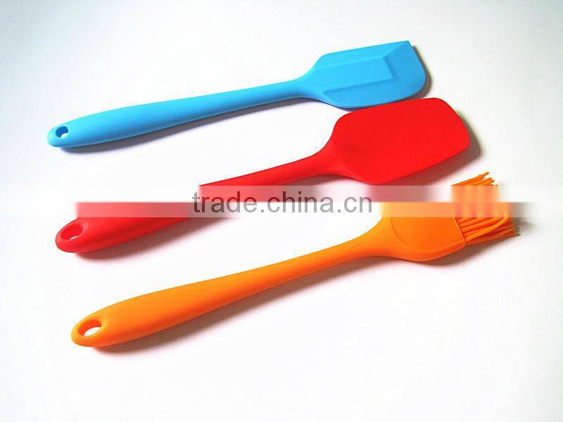 Wholesale non-stick food grade heat resistant kitchen cooking utensils seamless large 27-28cm best solid silicone spatula